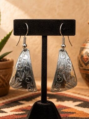 Earrings Sterling Silver Native American Signed   Floral Etched Dangle